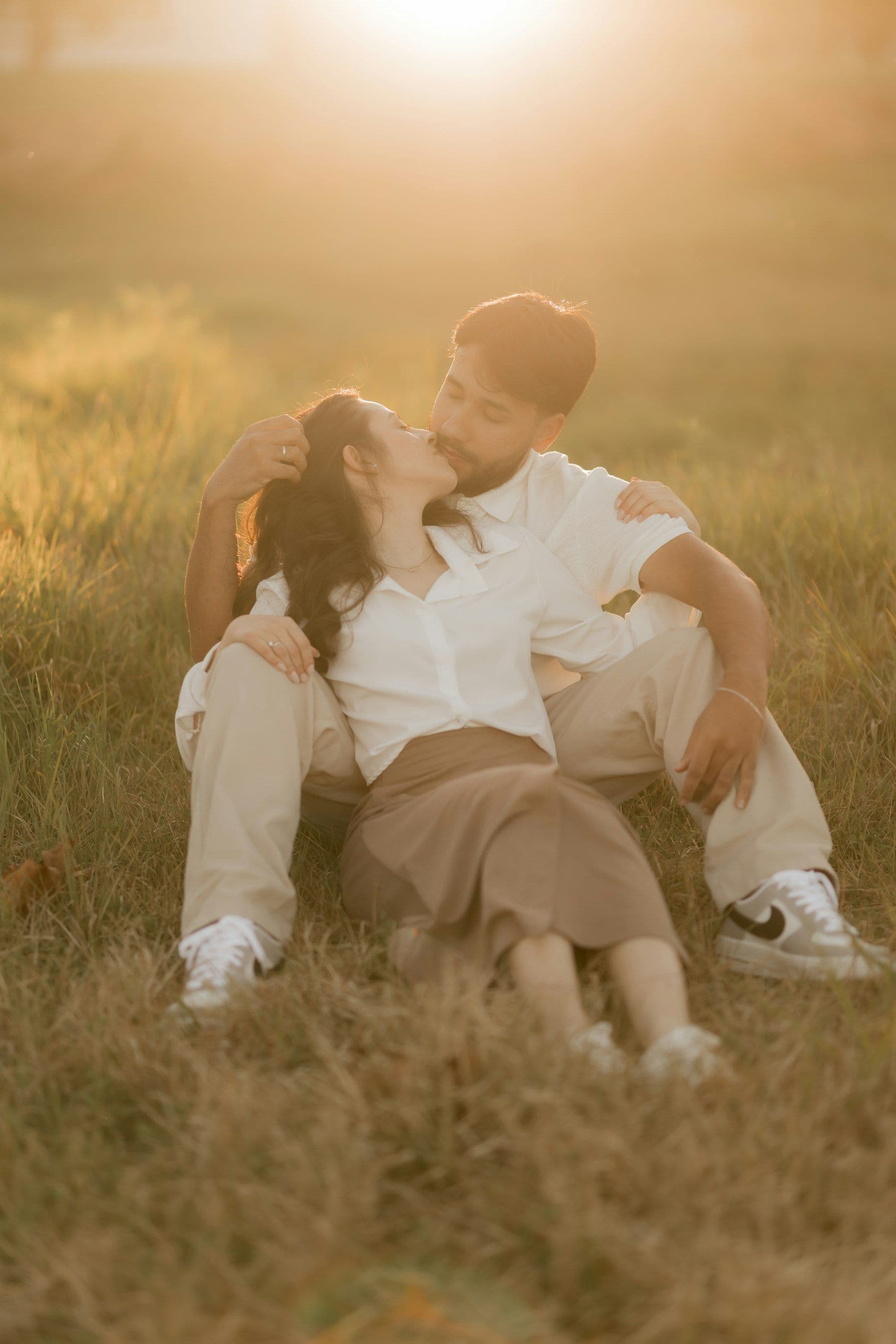 A kiss at golden hour between the hedges